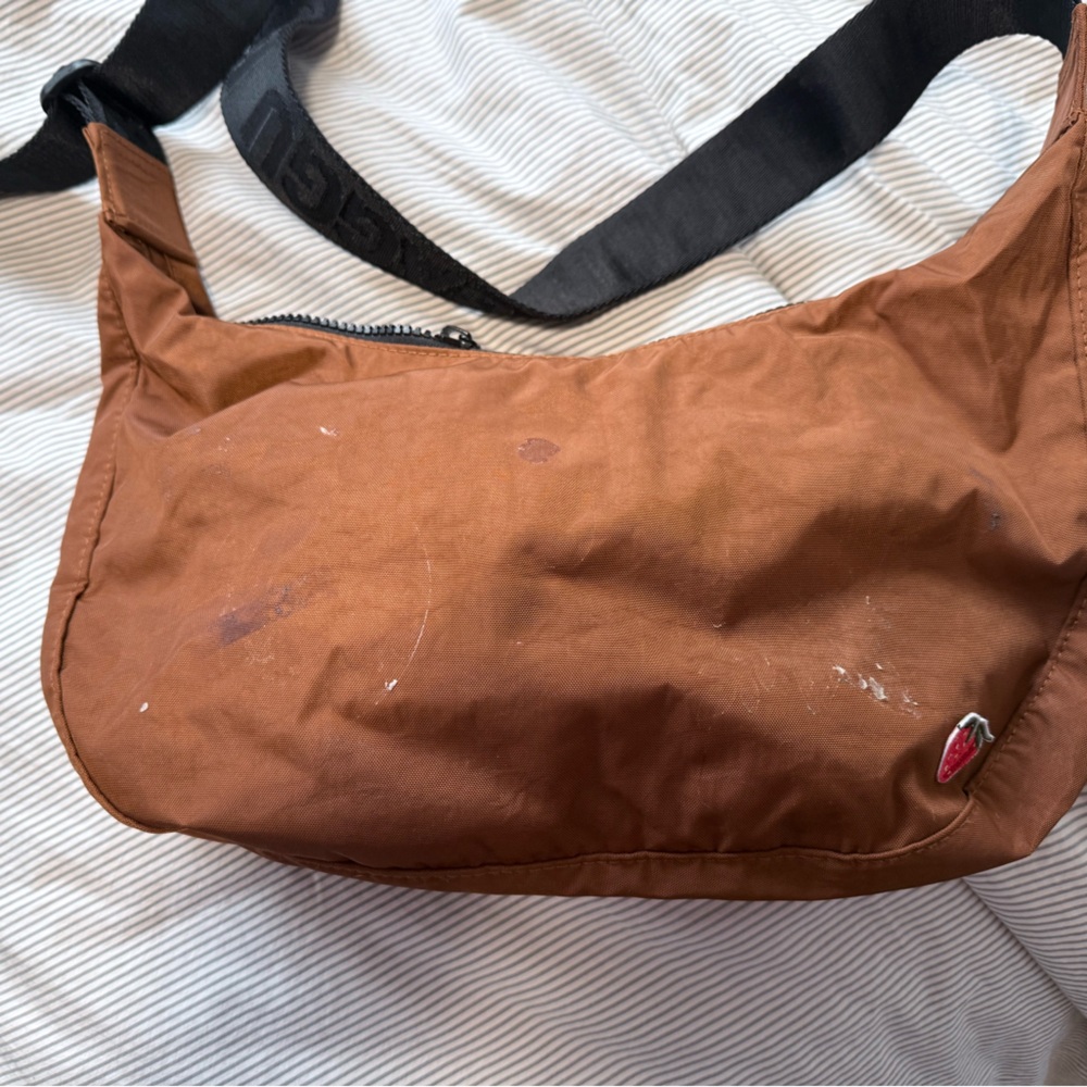 BAGGU Medium Crescent Crossbdiy